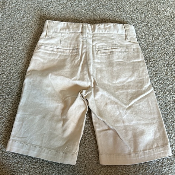NWOT Gap boys flat front shorts size 7 beige - Picture 2 of 3